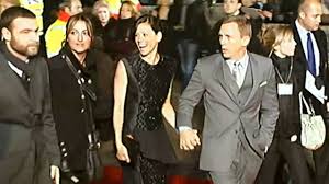 Witnesses tell us in the weeks leading up to the wedding, the smitten pair were acting like newlyweds. Daniel Craig And Rachel Weisz Wed Youtube