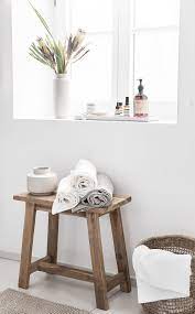 Taubengrau verleiht dem zimmer einen metallischen look. Hocker Lawas Aus Recyceltem Teakholz Westwingnow Holzhocker Haus Deko Hocker Holz