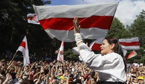 Why does belarus have two flags? Could Red And White Belarus Protest Flag Provoke A Russian Intervention South China Morning Post