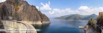 May 21, 2021 · în urmă cu peste 70 de ani, mica localitate curon din tirolul de sud, în nordul italiei, a fost scufundată. Barajul Si Lacul Vidraru Lacuri Aventura In Romania