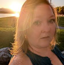 Heidi Burnham's Instagram, Twitter & Facebook