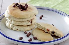 Kemudian pisang dibalut adonan yg sudah dicetak jadi panjang, dililit rekat. Resep Pancake Pisang Cokelat Keping Enak Menu Sarapan Dan Bekal Yang Praktis Semua Halaman Sajian Sedap