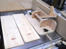 Ripping And Resawing Table Saw Jig Gabarit Pour Refendre Et Trancher Au Banc De Scie Atelier Du Bricoleur Menuiserie Woodworking Hobbyist Tisch Sagen