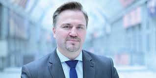 This could mean that the private banker you work. Ex Private Banker Ubernimmt Zwei Strategien Bei Hamburger Finanzgruppe Citywire