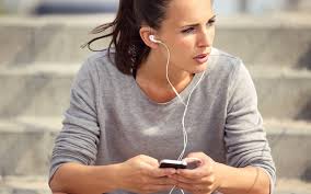 Kotoran telinga kering dan basah terjadi akibat penumpukan serumen. 7 Cara Merawat Telinga Supaya Tetap Sehat