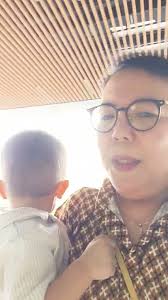 Oma dan Cadden tunggu Opa lagi parkir mobil sambil duduk di Lobby  apartemen! #shortsvideo