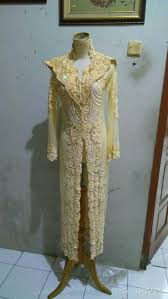 Model kebaya pengantin yang satu ini memiliki keunikan model kerah berbentuk v neck kancing depan dengan motif payet berwarna navy yang sangat cantik membuat tampilan baju tampak anggun dan elegan. Jual Kebaya Pengantin Full Payet Cek Harga Di Pricearea Com