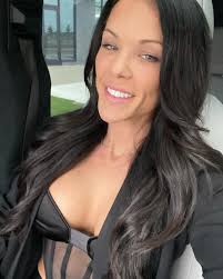 Nikki Raymond's Instagram, Twitter & Facebook