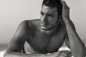 A double dip into the ocean: Sea Salt Spray Wat Are The Benefits For You Moquer Hairstyling Grooming