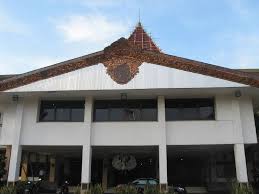 Universitas sebelas maret merupakan salah satu universitas negeri di indonesia yang berada di kota solo. Berkas Universitas Negeri Sebelas Maret Surakarta 13 Jpg Wikipedia Bahasa Indonesia Ensiklopedia Bebas