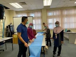 Kk slim river, 35800 slim river. Volunteers Help Frontliners At Slim River Hospital To Make Ppe Gowns