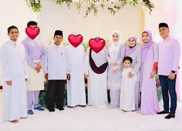 Datin joy revfa sofia, 26 tahun beliau adalah pengarah urusan di diyana makeup & beauty academy ( akademi kecantikan artistik diyana ) pengiktirafan di bawah jabatan pembangunan kemahiran (jpk) kementerian sumber manusia, malaysia. Siti Arifah Mohd Amin