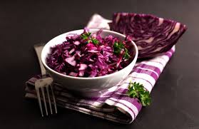 È costituita da verdure lessate e patate tagliate a dadini, il tutto condito con salsa maionese; Tre Ricette Con Il Cavolo Verza Rosso Cure Naturali It