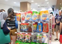 Malaysian buying at family mart convenience store, a franchise brand from japan. Family Mart Malaysia Wisma Lim Foo Yong What To Buy Rebecca Saw