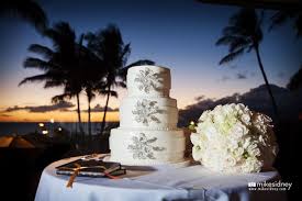 Maui Wedding Cake At Merriman S In Kapalua Maui Www Mikesidney Com Seaside Wedding Cake Maui Wedding Cakes Luxury Wedding Cake