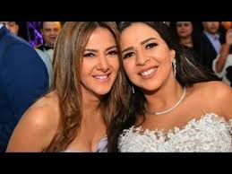 ولدت دنيا سمير غانم في الأول من يناير عام 1985، أما إيمي فهي من مواليد شهر مارس، حيث ولدت بالتحديد في 31 من مارس عام 1987، وهو ما يجعل الفارق بينها وبين شقيقتها الكبرى دنيا حوالي عامين فقط. Ù‡Ø°Ø§ Ù…Ø§ ÙØ¹Ù„ØªÙ‡ Ø§Ø¨Ù†Ø© Ø¯Ù†ÙŠØ§ Ø³Ù…ÙŠØ± ØºØ§Ù†Ù… ÙÙŠ Ø­ÙÙ„ Ø²ÙØ§Ù Ø®Ø§Ù„ØªÙ‡Ø§ Ø¥ÙŠÙ…ÙŠ Youtube