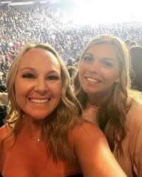 ✨ life is too short to last long ✨ @blink182 with the wifey last night 🤩🩷