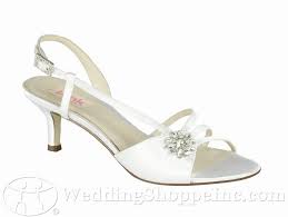 Coral Is Perfect If You Are Looking For Low Heel Dyeable Wedding Shoes The Heel Height Is 2 1 4 I Satin Wedding Shoes Dyeable Wedding Shoes Pink Bridal Shoes