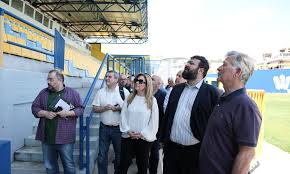 Σε παλατάκι αναμένεται να μετατραπεί το γήπεδο του παναιτωλικού σε λίγο καιρό, καθώς στο γήπεδο των καναρινί θα… πέσουν για ανακαίνιση, αρκετά λεφτα, σε ένα ποσό που θα αγγίξει το 1,5 εκ. Panaitwlikos Paroysiash Twn Ergwn Sto Ghpedo Sportime Gr