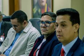 Winston Vallenilla على X: "Comisión Permanente de Contraloría  #LuchaContraLaCorrupción Sesión Ordinaria 20/04/23. Como puntos a tratar  tuvimos la instalación y Juramentación del Diputado William Rafael Gil  Calderón, designado Primer Vicepresidente de la