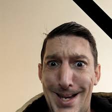 Awesome မ This crow couple has has been together for more than 12 years.  She broke her beak 8 years ago in a collision with a car. He has patiently  fed her