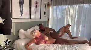 Sexy Blonde babe zuigt BBC leeg voor hun date - Jovan Jordan Kaden Kole