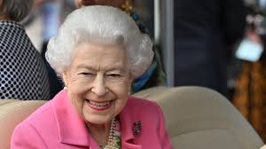 Riding In Style: Queen Elizabeth Visits Chelsea Flower Show in a Luxury  Golf Cart