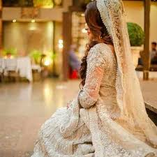 The Trend Of Hidden Face Dps Display Profile Pictures Aka Profile Pics Of Girls Are Getting More More Desi Wedding Dresses Pakistani Bridal Bridal Couture