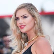 Elizabeth Upton's Instagram, Twitter & Facebook