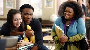 A suspended lawyer is forced to enroll in a community college with an eccentric staff and student body. Netflix Zensiert Und Verschwindet Community Serie Nach Welt