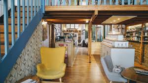 Le Comptoir Du Gentlecat Bar A Chats A Lyon Perrache Bar A Chat Lyon Restaurant Comptoir