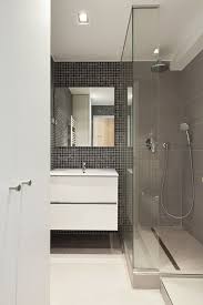 Douche Italienne Dans Petite Salle De Bain Avec Chambre Enfant Salle Et Salle D Petite Salle De Bain Avec Douche Salle De Bain Italienne Salle De Bains Moderne
