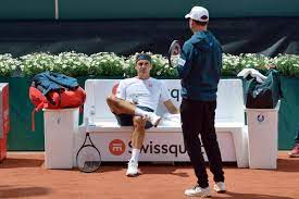The swiss is playing his first match on clay since 2019 and will attempt to join fellow countrymen claudio mezzadri. Tennis Roger Federer Is Hard At Work In Geneva