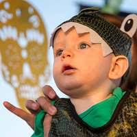 Arizona Marine Gunnery Sgt. Benjamin Felshaw recognizes