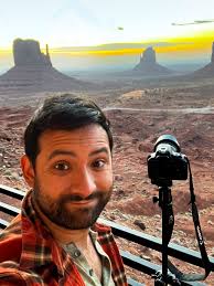 Who is this mystery couple? Photographer accidentally captures proposal at  Grand Canyon