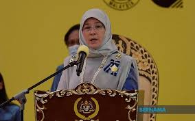 Raja permaisuri agong, tunku azizah aminah maimunah iskandariah berkenaan menyampaikan dua lagu medley kepada. Bernama Semua Keluarga Perlu Bersama Sama Putuskan Rantaian Covid 19 Tunku Azizah