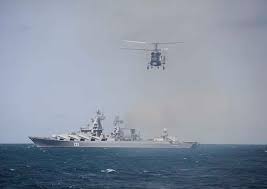 Le croiseur moskva avait participé dans les premiers jours de l'invasion à une attaque contre l'île aux serpents, située en mer noire près de la . Equipages Du Navire De La Flotte De La Mer Noire Le Croiseur Lance Missiles Moskva Et Le Navire De Patrouille Ladni Ont Pris La Mer Pour Effectuer Des Exercices De Combat Ministry