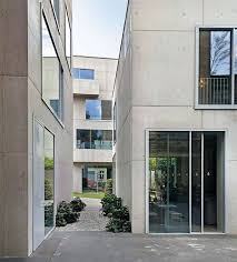 Puristische Sichtbetonfassade Buroerweiterung In Berlin Concrete Architecture Exposed Concrete Concrete Facade