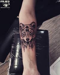 Vlk je považován za symbol světla a života. Vlk Archivy Filips Tattoo