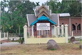 Tun sri lanang merupakan gelaran, dan nama sebenarnya adalah tun muhammad, pada waktu penyusunan sulalatus salatin ia telah berkedudukan sebagai bendahara. Sejarah Tun Sri Lanang Perekat Aceh Malaysia Steemit