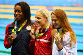 Pernille blume's profile, latest news and more. Simone Manuel L Usa Pernille Blume Dnk Und Aliaksandra Herasimenia Blr Wahrend Der Medaillenzeremonie Nach Frauen S 50 Meter F Redaktionelles Stockbild Bild Von Sommer Danemark 89868054