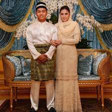 Stiadat pelantikan dan pemasyhuran itu berlangsung di balairung seri. House Of Pahang Selamat Menyambut Ulang Tahun Keputeraan Facebook