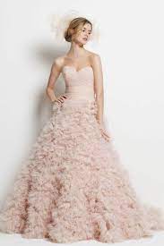 Auf einem boot wurde das brautpaar zur insel geschippert. Rosa Brautkleid Fur Einen Glamourosen Hochzeits Look Archzine Net Rosa Hochzeitskleider Pinkfarbene Hochzeitskleider Brautkleid Stoff