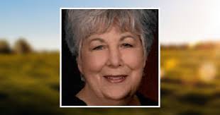 Kelly Foret's Instagram, Twitter & Facebook