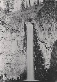 File:Hawk Creek Falls. From collection of Davenport pictures made before  1900. Original at Lincoln County Museum. Taken pre-1900.  (26e0bd34-c746-4142-bbbd-938856feec56).jpg - Wikimedia Commons