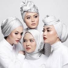 Datin seri siti nur syafiqa amirol melvin atau nama popularnya, syafiqa melvin merupakan seorang sosialit malaysia kelahiran program realiti gadis melayu musim kedua. Biodata Syafiqa Melvin Kakak Pelakon Syifa Melvin Iluminasi