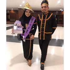 Pakaian kaum lelaki seperti gaung (baju lengan panjang), souva. Pakaian Lelaki Tradisional Kadazan Dusun Sabah Material Yang Lembut Dan Selesa Dipakai Shopee Malaysia