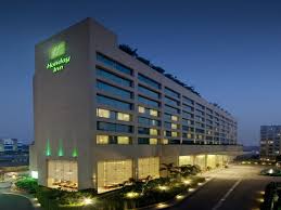 Holidayinnmumbai Is A Luxury And First Class Hotel Which Is Situated On The Juhubeach Holiday Inn Mumbai International Airpo Holiday Inn Hotel Hotel Deals