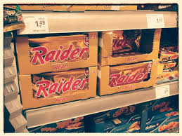 Raider wurde zu twix, um dem riegel einen international einheitlichen namen zu geben. Als Twix Wieder Raider Hiess Plan Elfenbeinturm