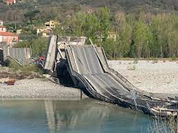 Il ponte sulla sp 70 tra toscana e liguria è crollato questa mattina. Telenord Crolla Il Ponte Fra Santo Stefano Magra E Albiano Due Feriti
